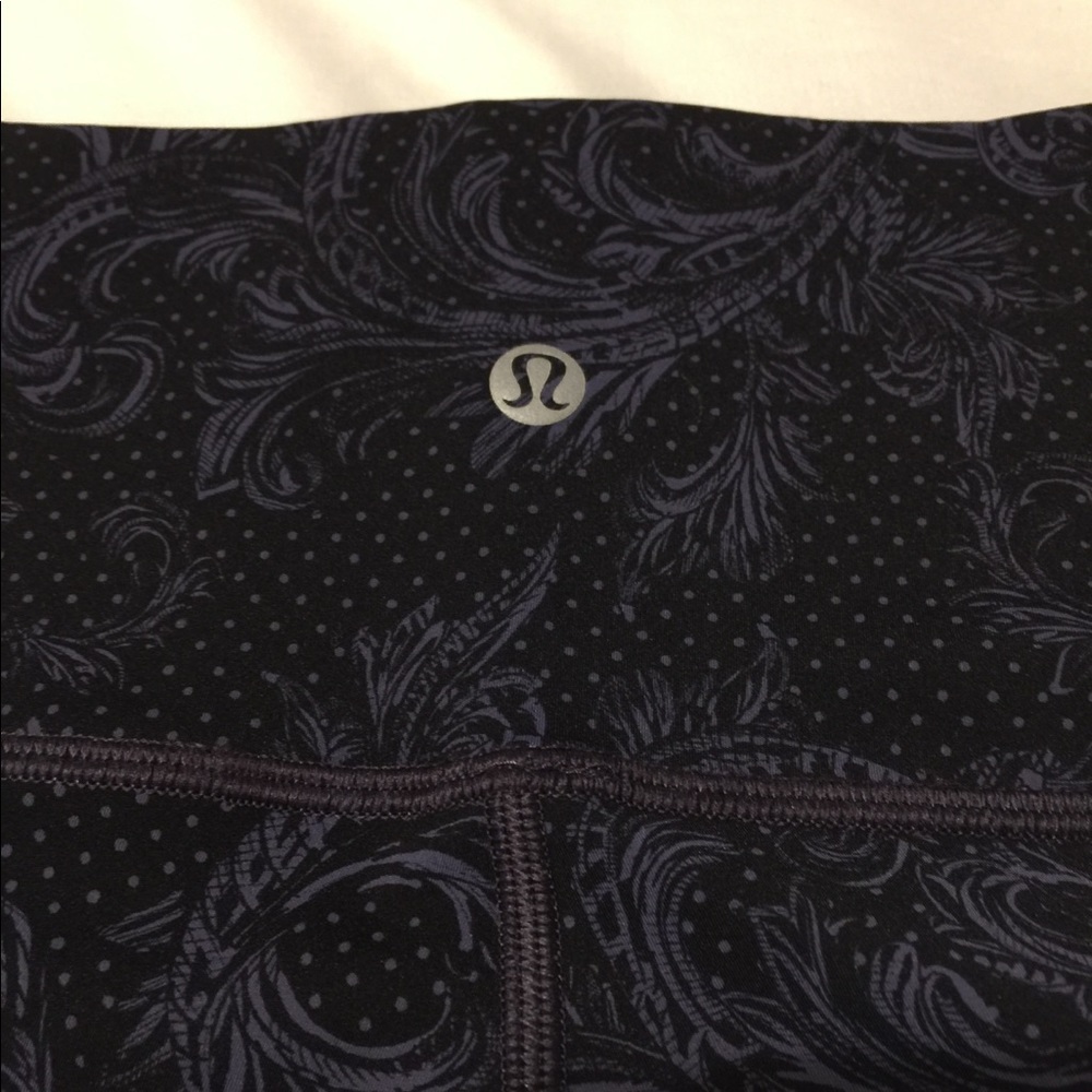 Lululemon Wunder Unders 7/8 length size 8